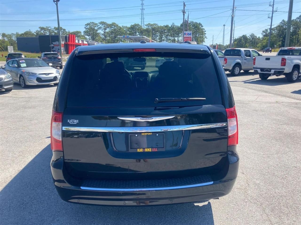 Chrysler Town & Country Touring-L 2013