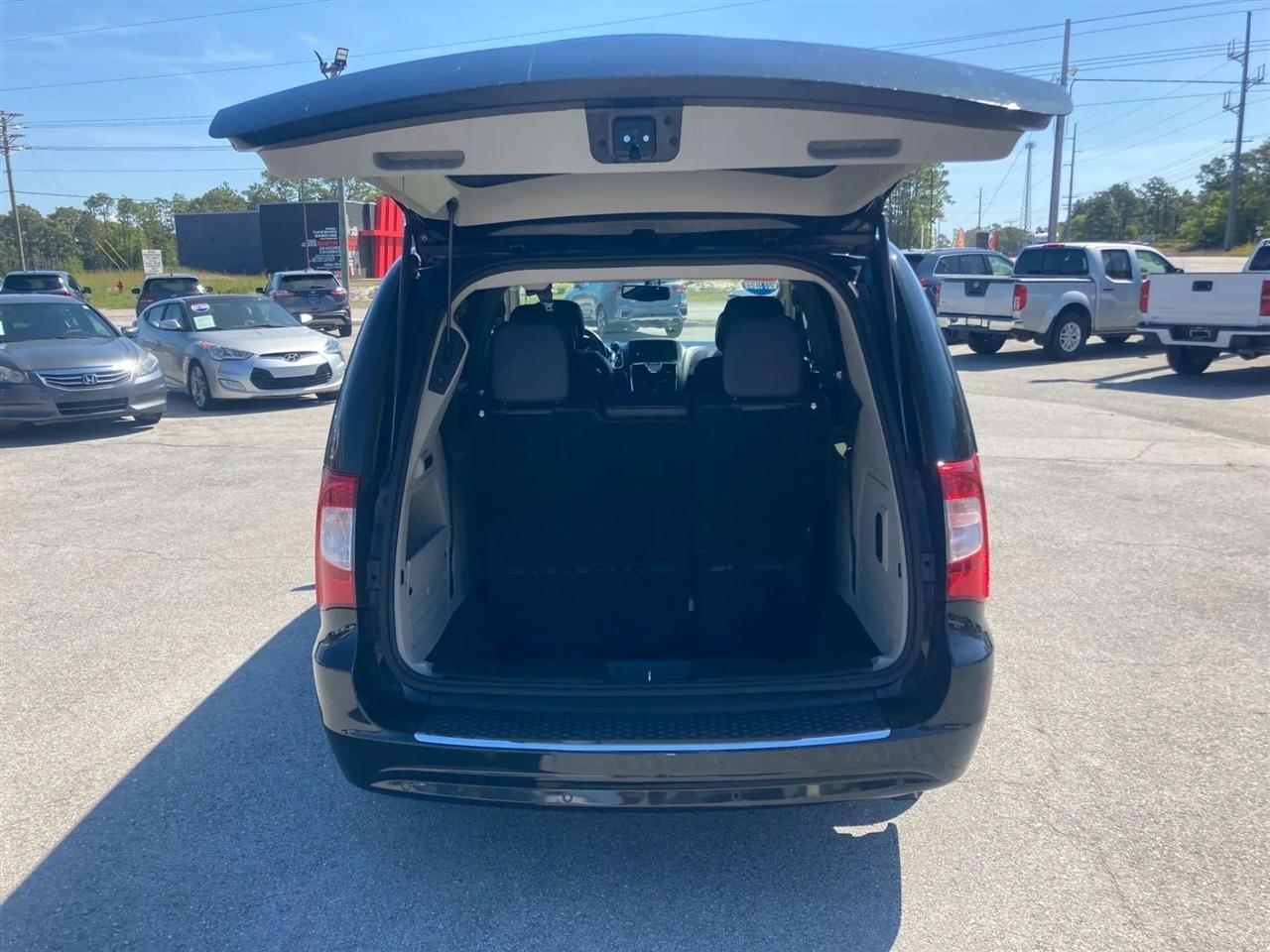 Chrysler Town & Country Touring-L 2013