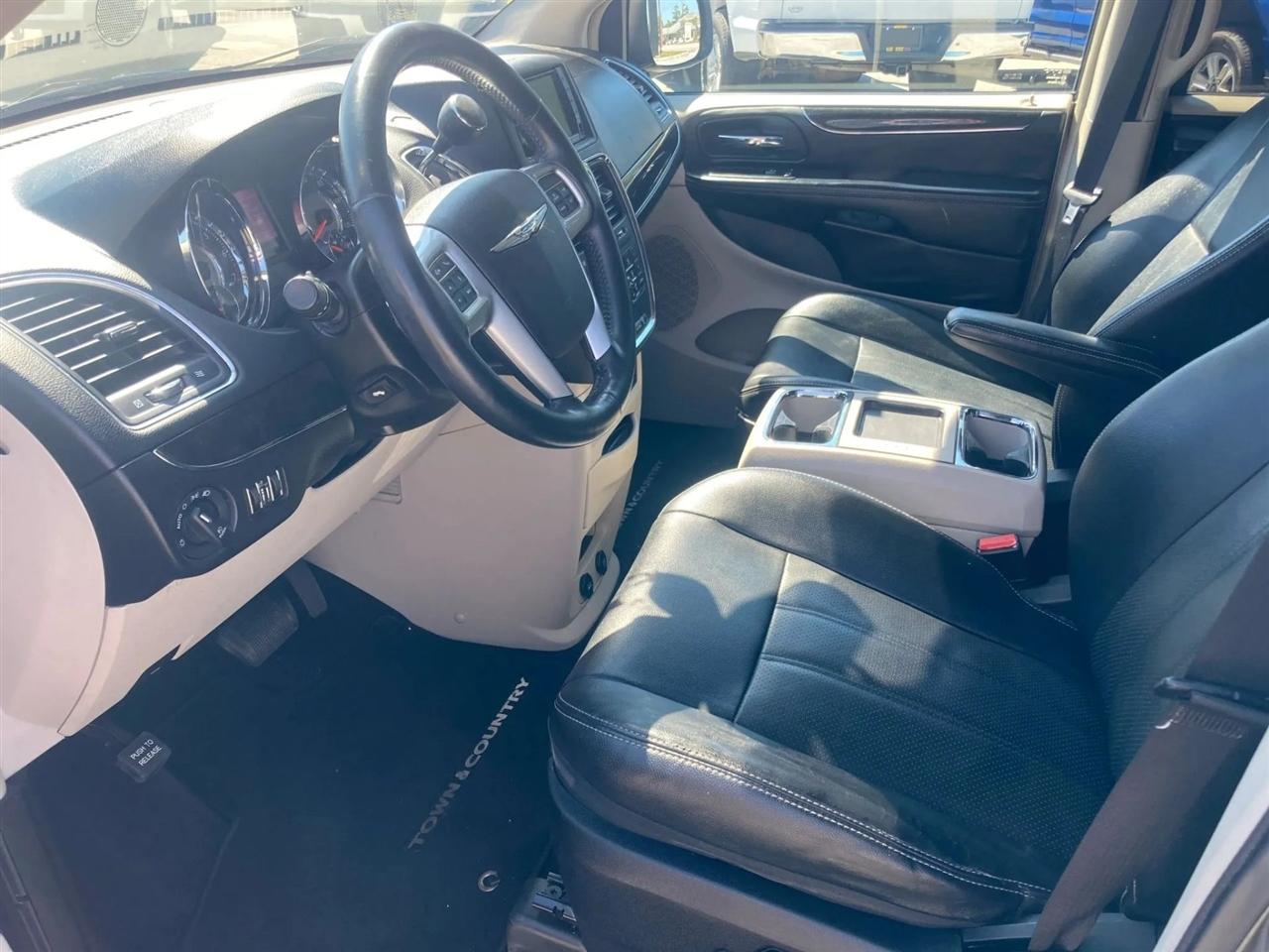 Chrysler Town & Country Touring-L 2013