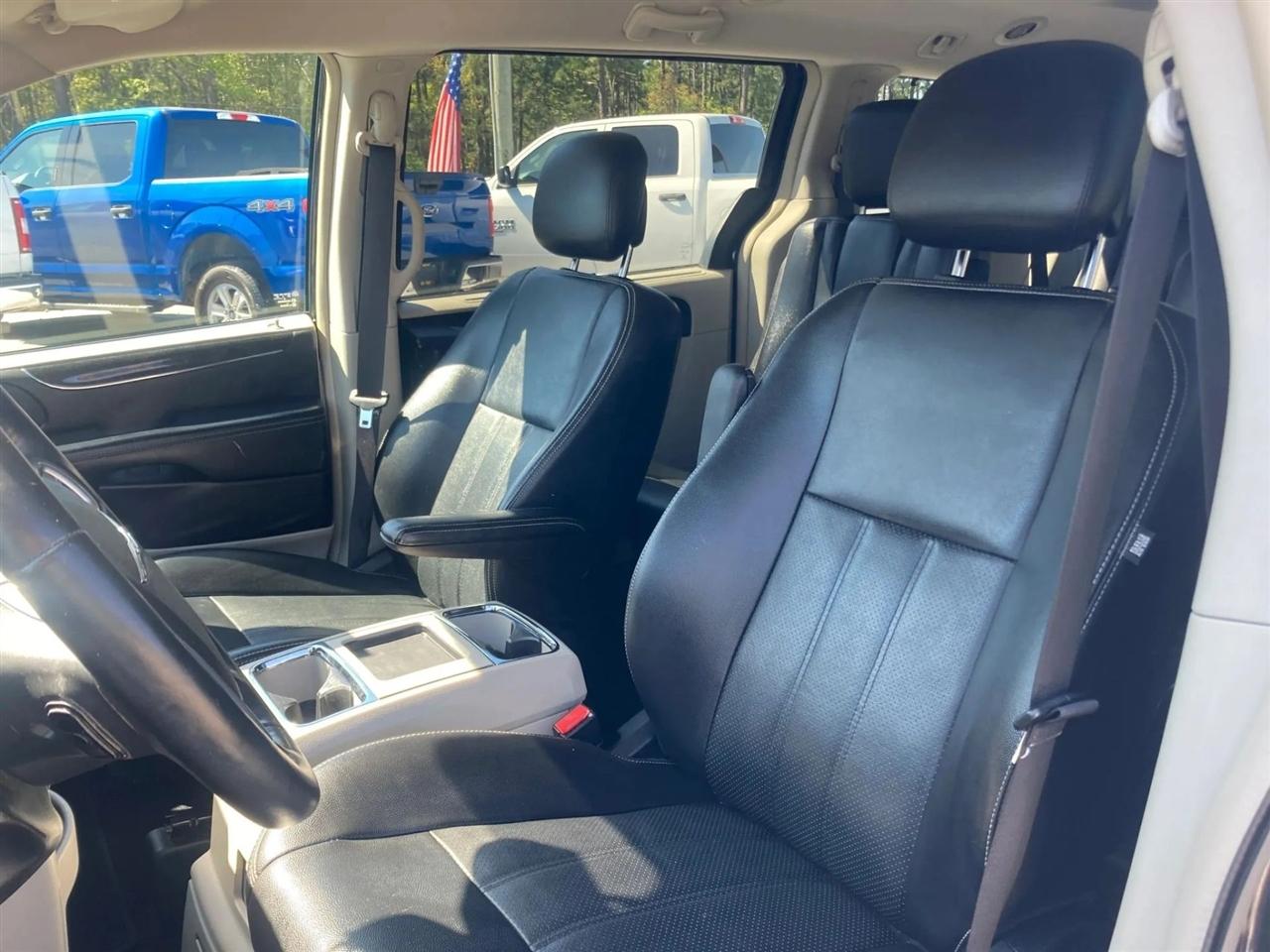 Chrysler Town & Country Touring-L 2013