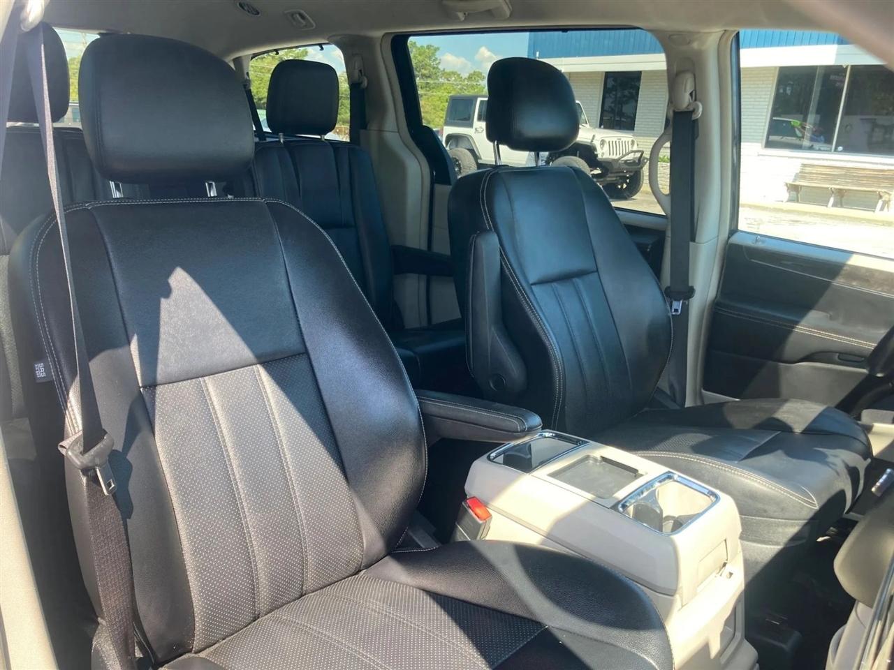 Chrysler Town & Country Touring-L 2013