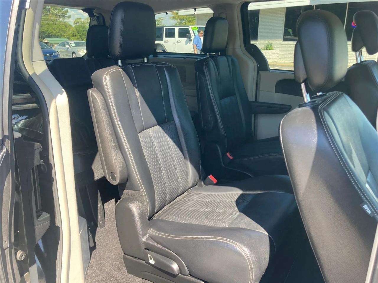 Chrysler Town & Country Touring-L 2013