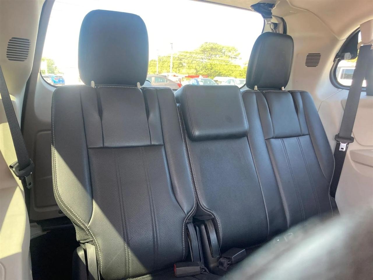 Chrysler Town & Country Touring-L 2013