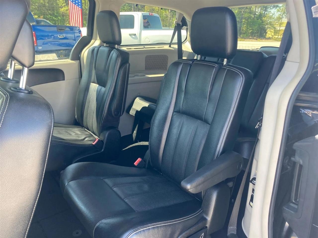 Chrysler Town & Country Touring-L 2013