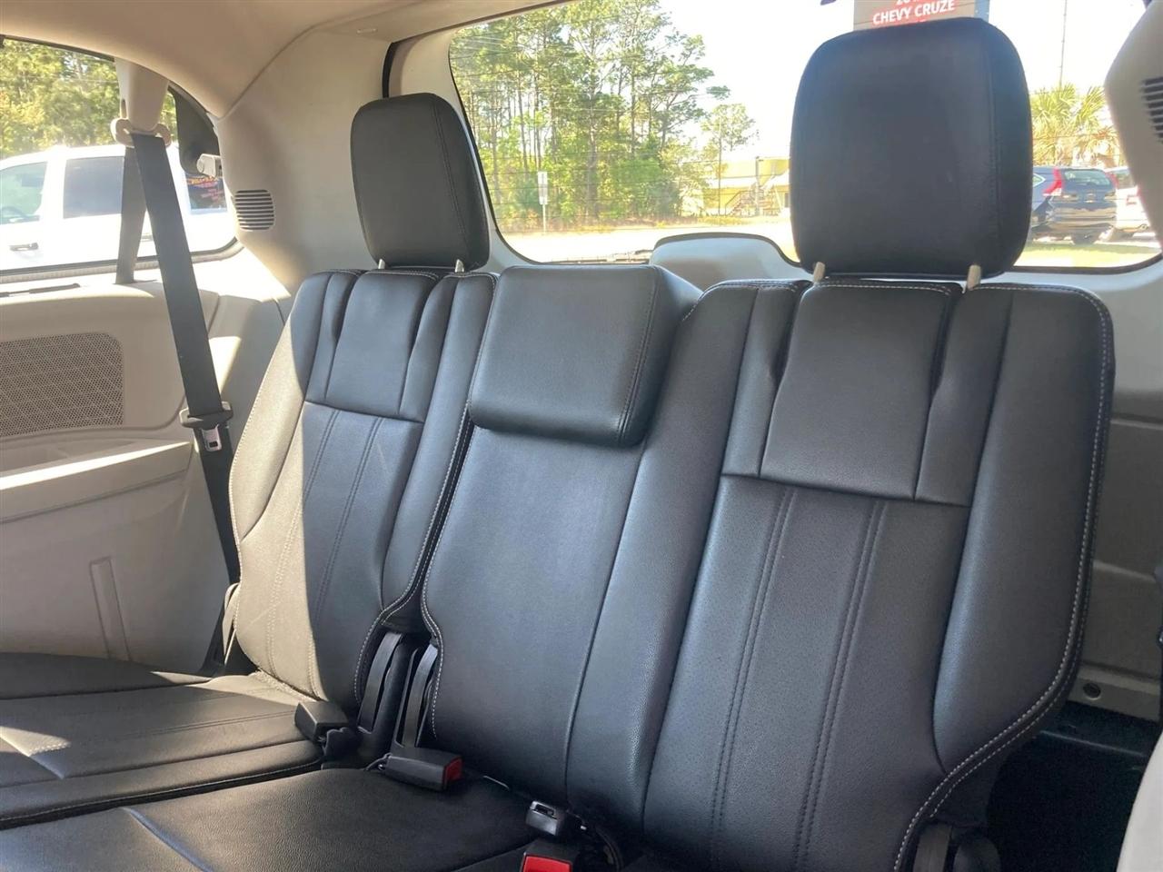 Chrysler Town & Country Touring-L 2013
