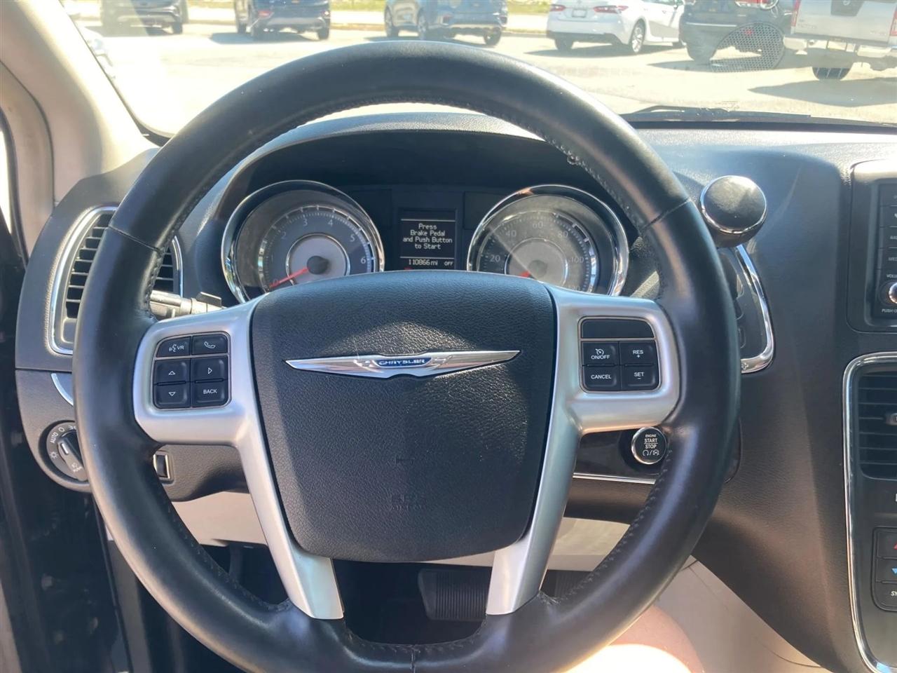 Chrysler Town & Country Touring-L 2013