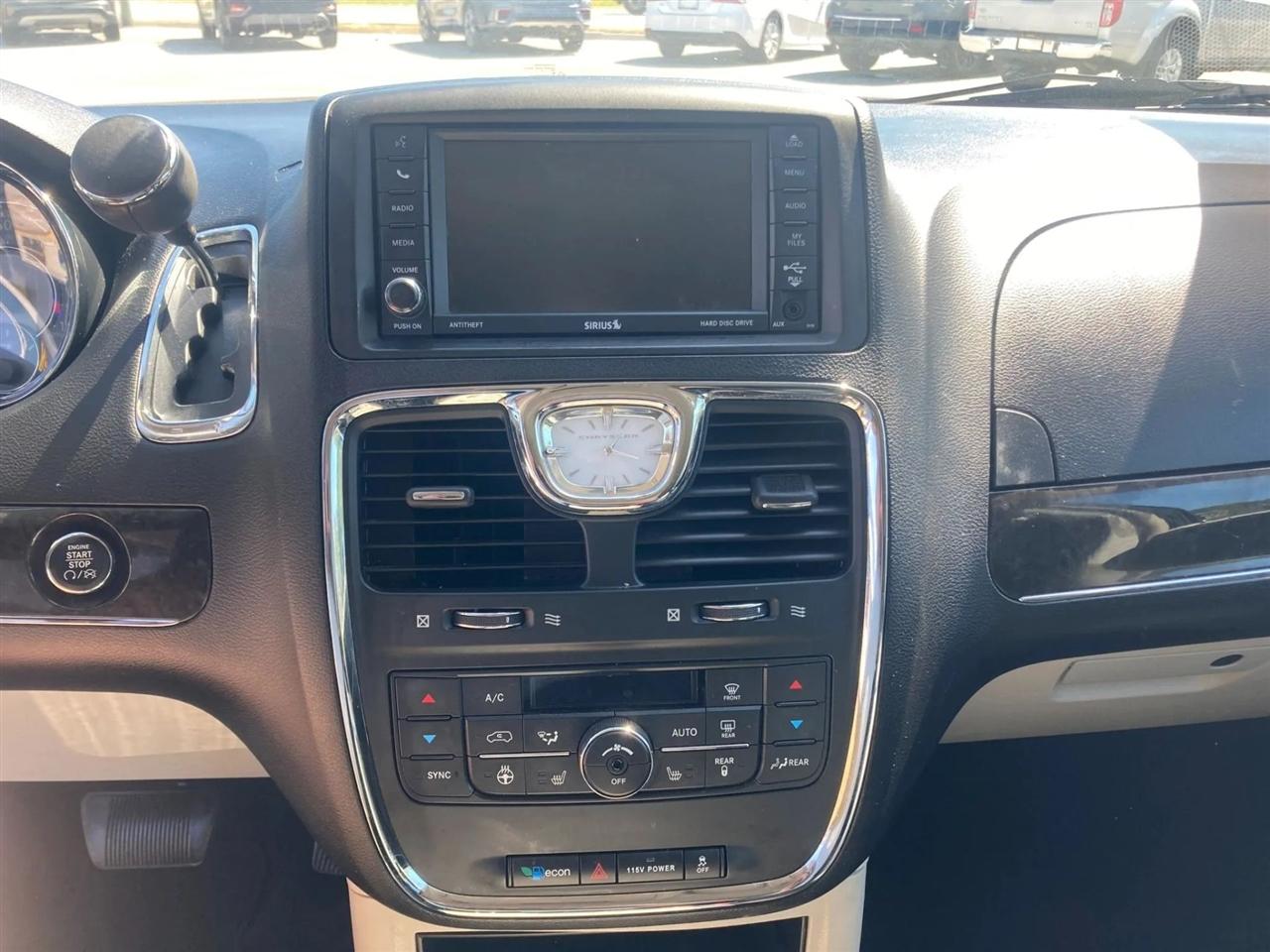 Chrysler Town & Country Touring-L 2013