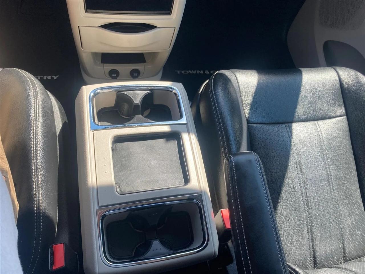 Chrysler Town & Country Touring-L 2013