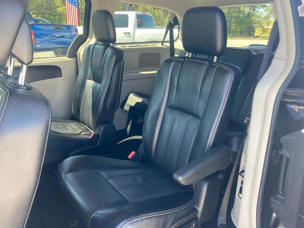 Chrysler Town & Country Touring-L 2013