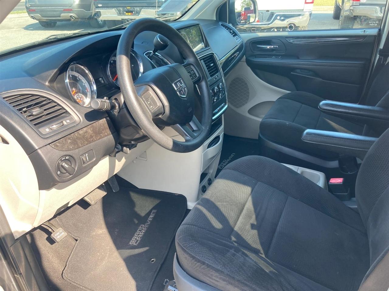Dodge Grand Caravan SE 2012
