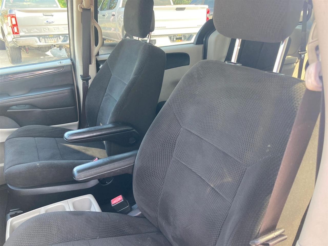 Dodge Grand Caravan SE 2012