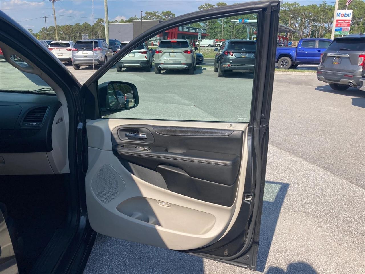Dodge Grand Caravan SE 2012