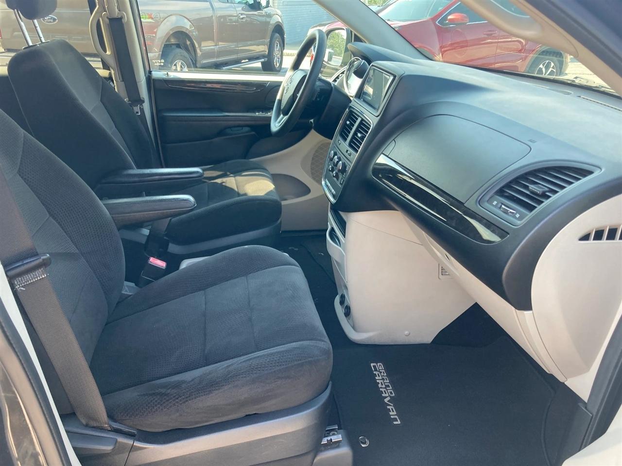 Dodge Grand Caravan SE 2012