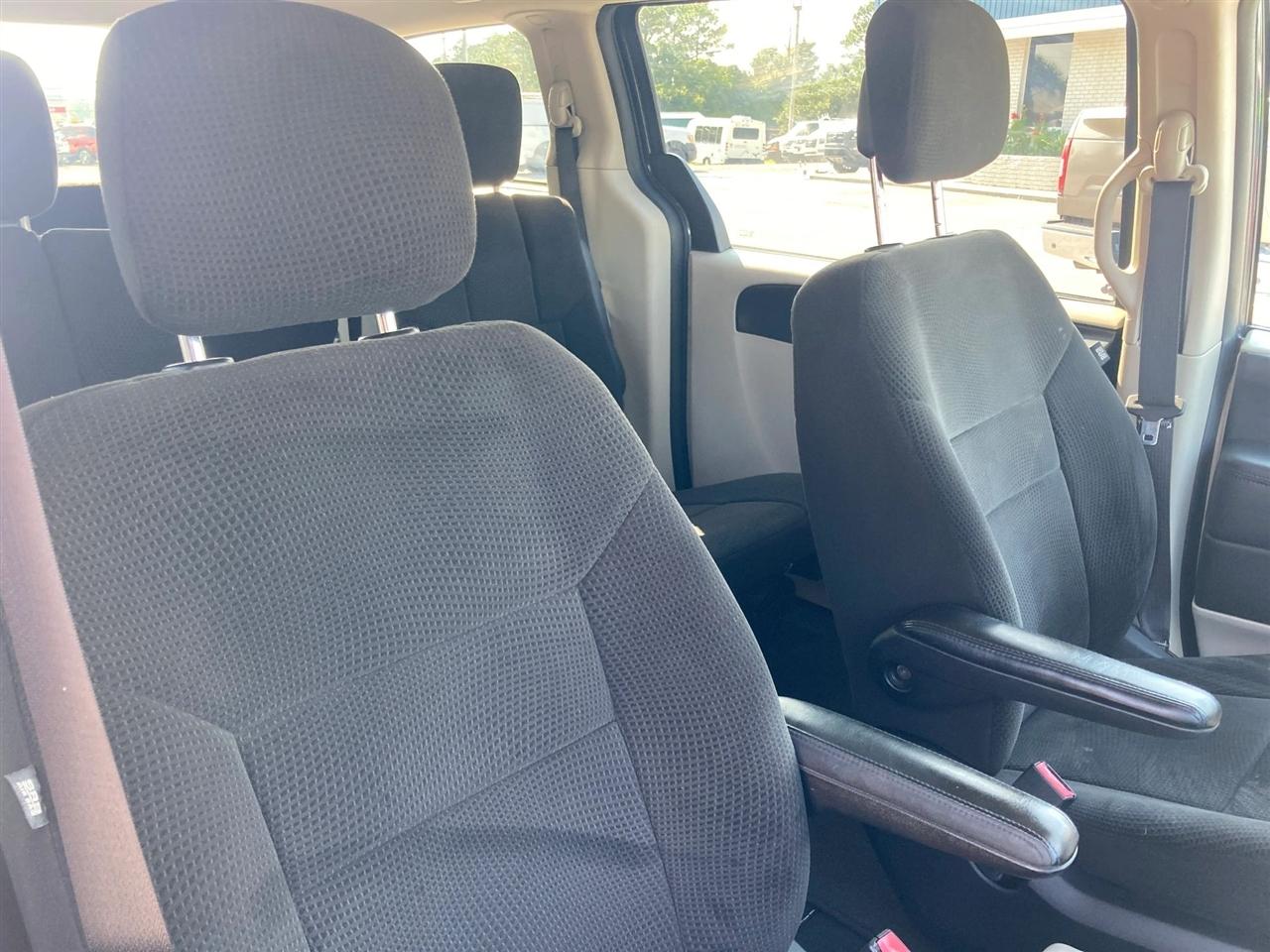 Dodge Grand Caravan SE 2012