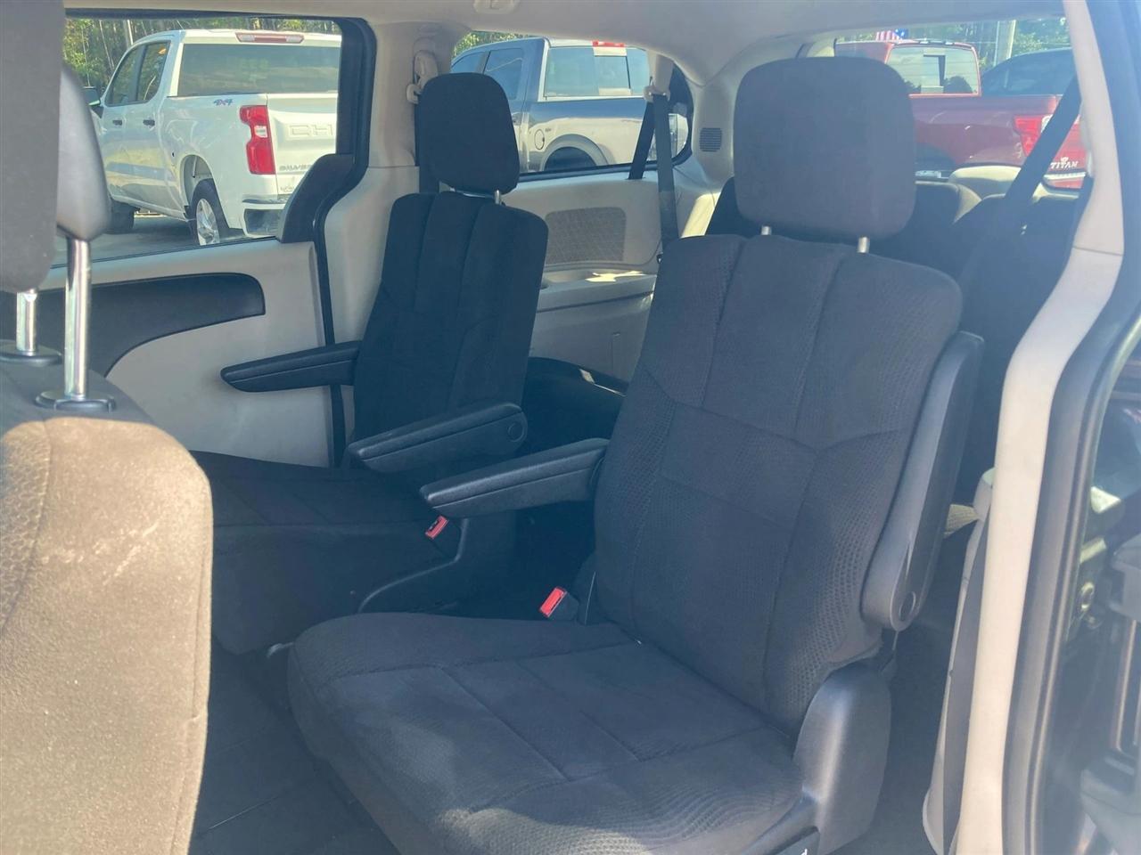 Dodge Grand Caravan SE 2012