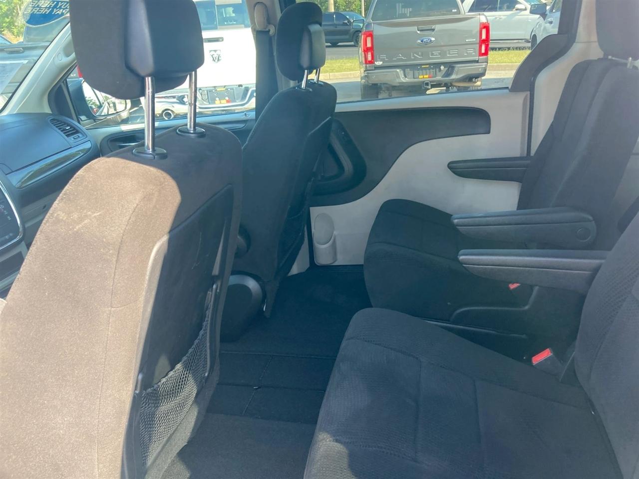 Dodge Grand Caravan SE 2012