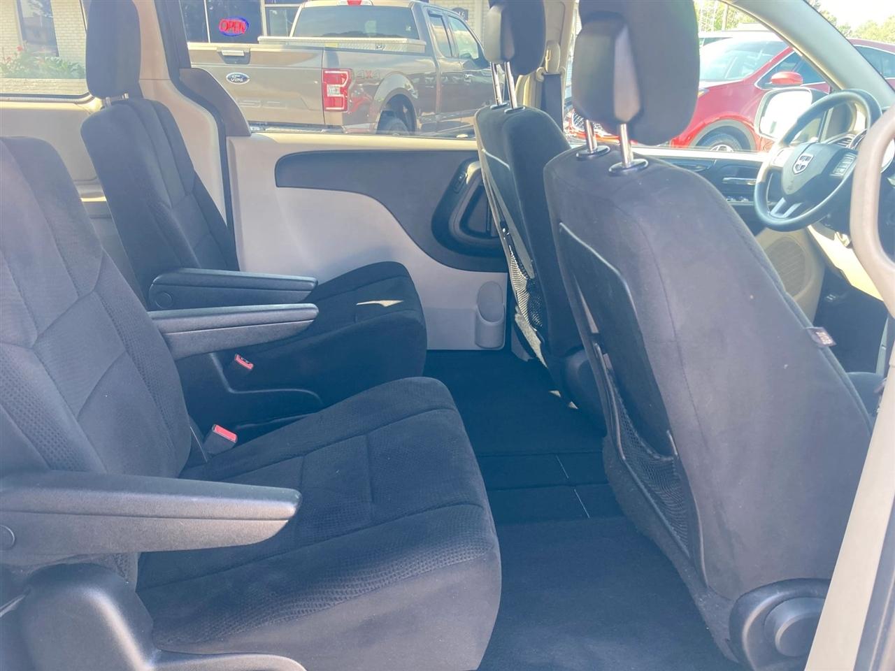 Dodge Grand Caravan SE 2012