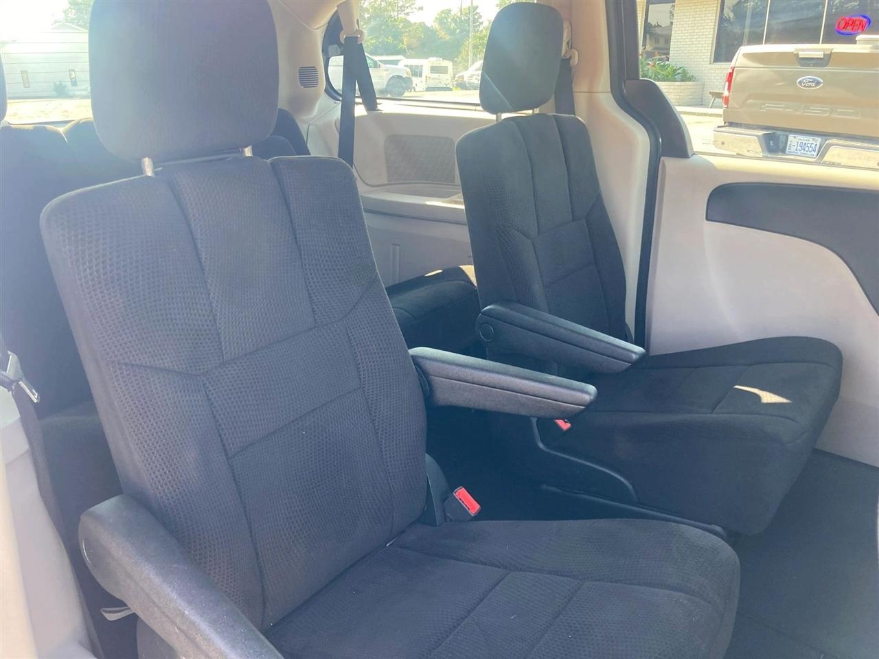 Dodge Grand Caravan SE 2012