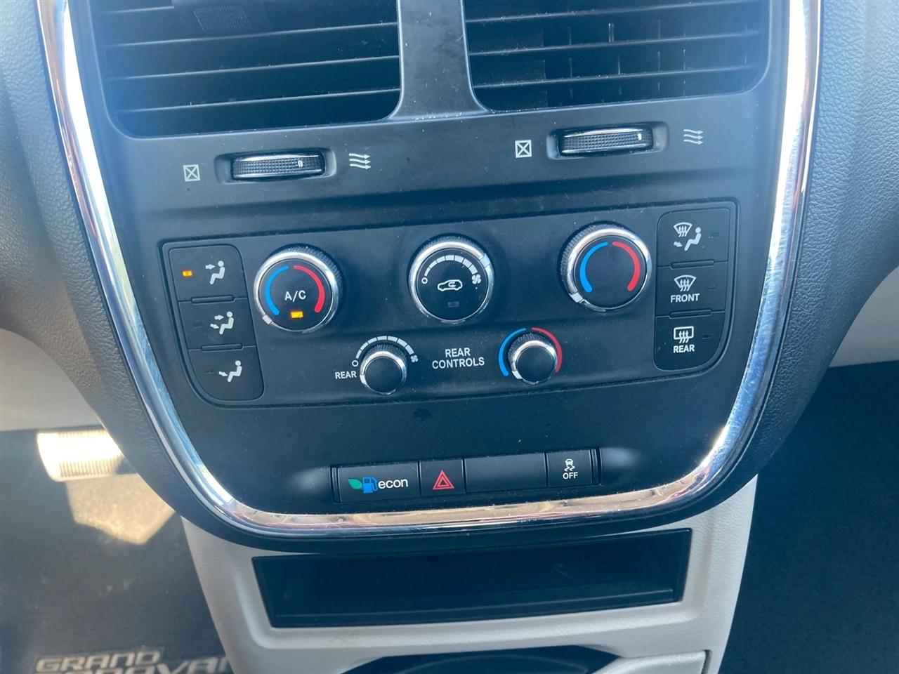 Dodge Grand Caravan SE 2012