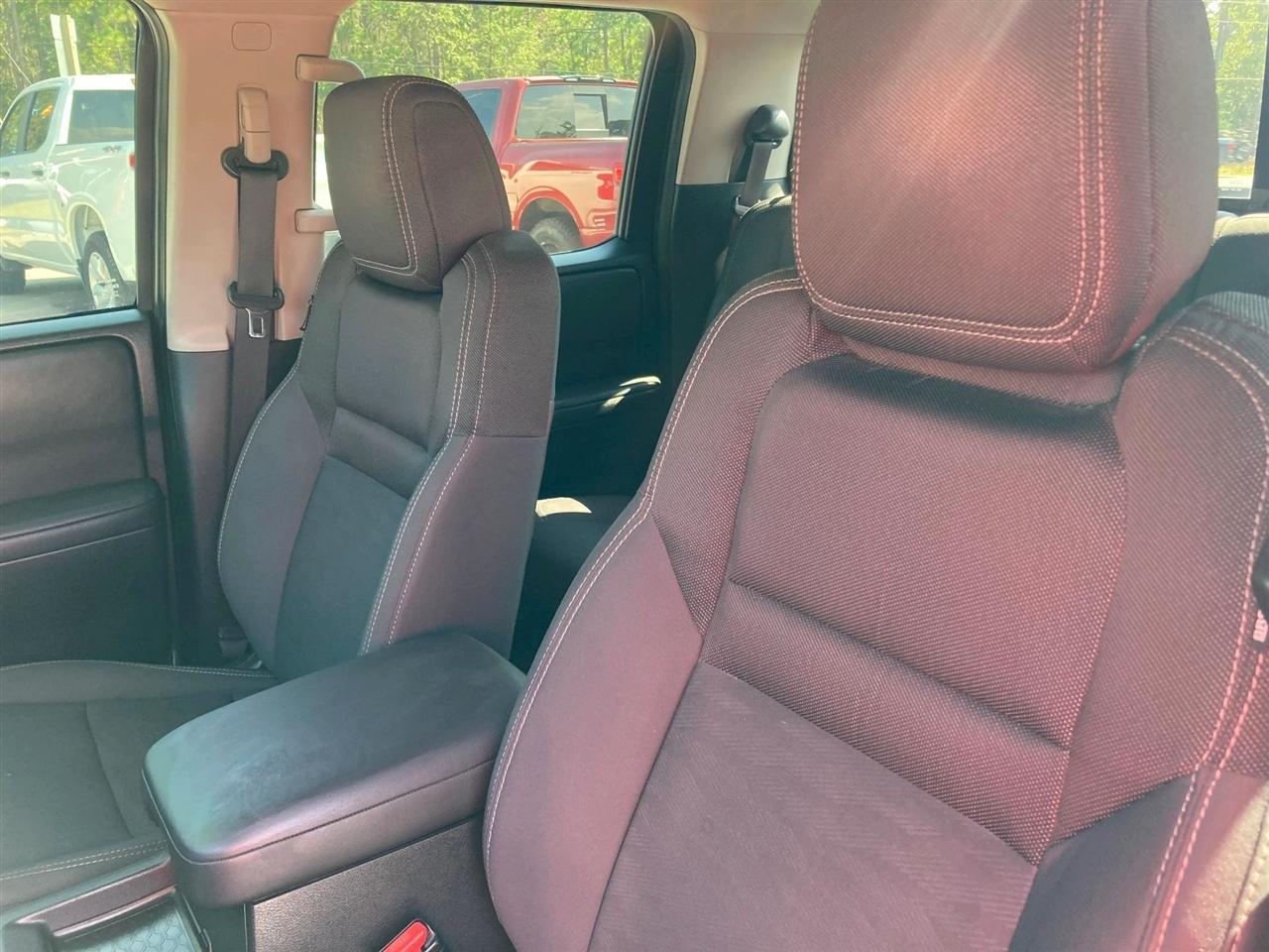 Nissan Frontier SV Crew Cab 4WD 2022