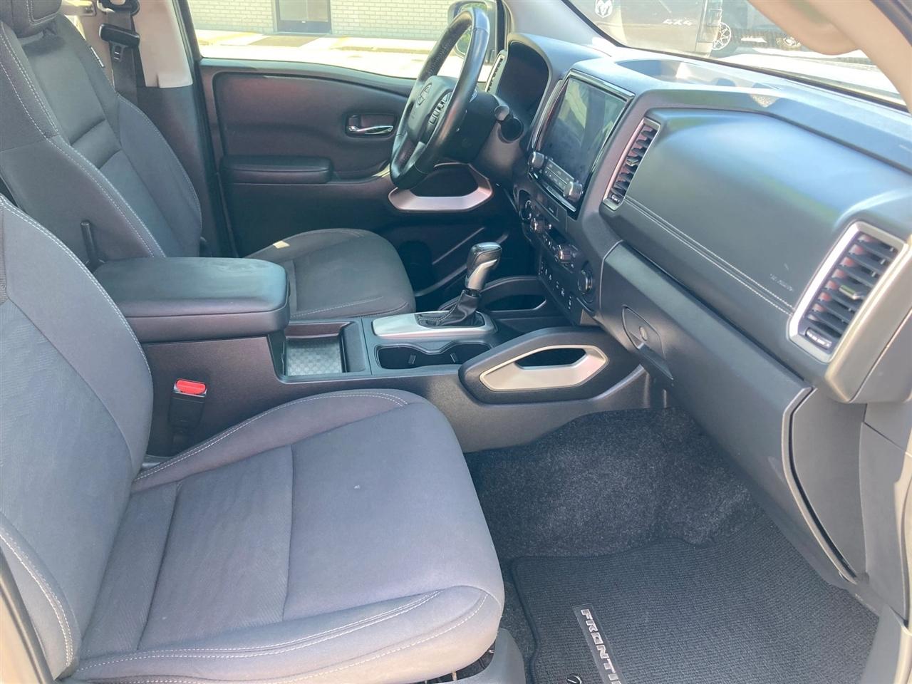 Nissan Frontier SV Crew Cab 4WD 2022
