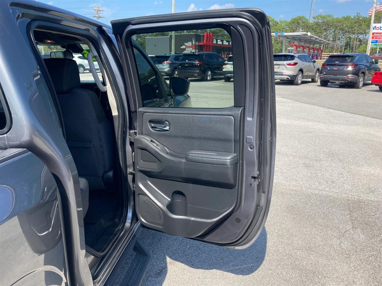 Nissan Frontier SV Crew Cab 4WD 2022