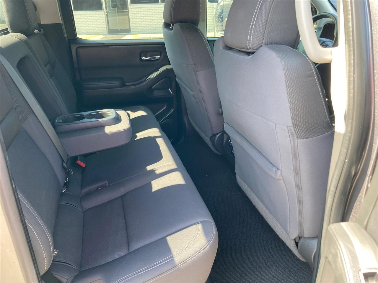 Nissan Frontier SV Crew Cab 4WD 2022