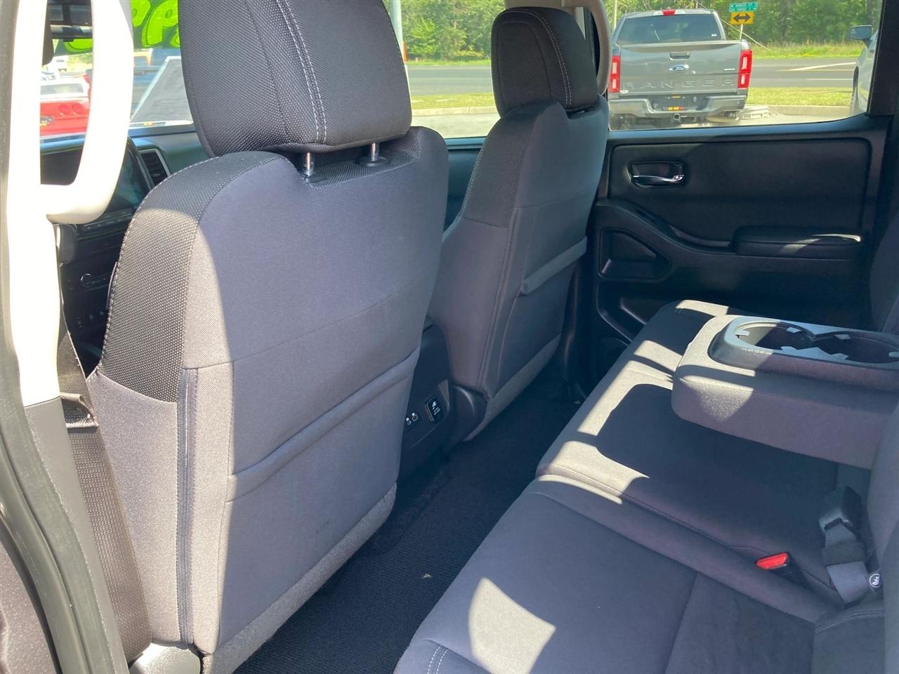 Nissan Frontier SV Crew Cab 4WD 2022
