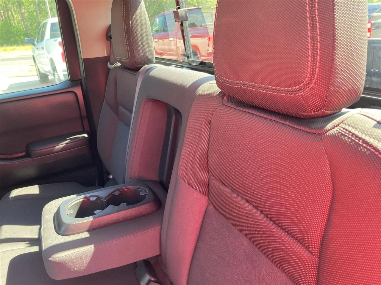 Nissan Frontier SV Crew Cab 4WD 2022