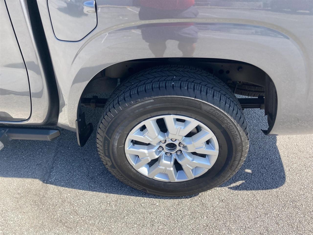 Nissan Frontier SV Crew Cab 4WD 2022