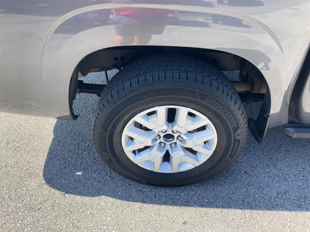 Nissan Frontier SV Crew Cab 4WD 2022