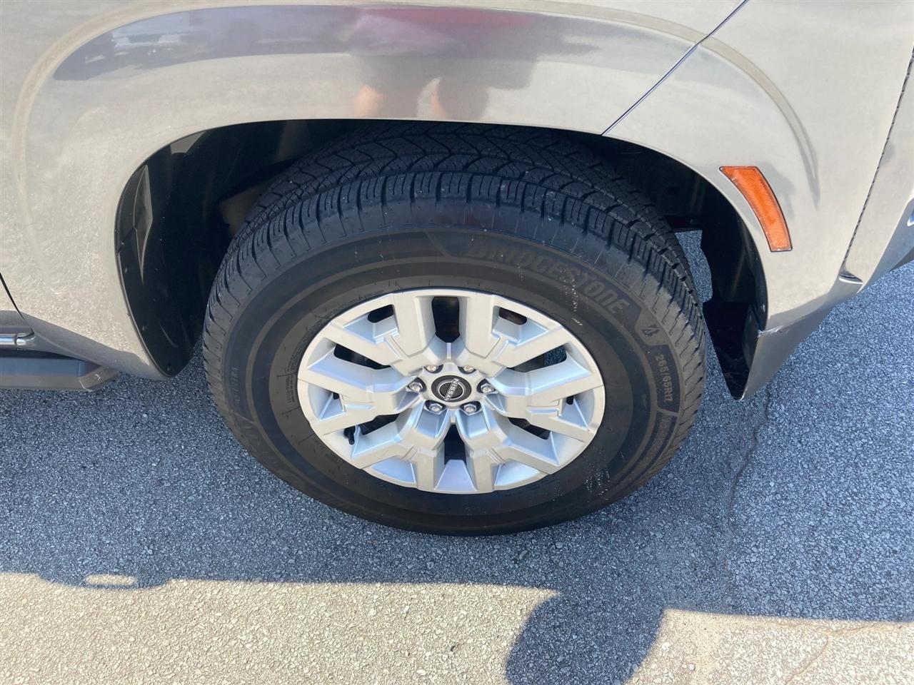 Nissan Frontier SV Crew Cab 4WD 2022