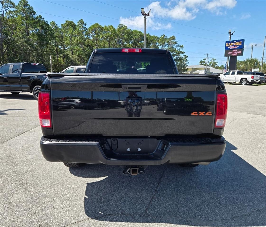 RAM 1500 Classic Tradesman Crew Cab SWB 4WD 2022