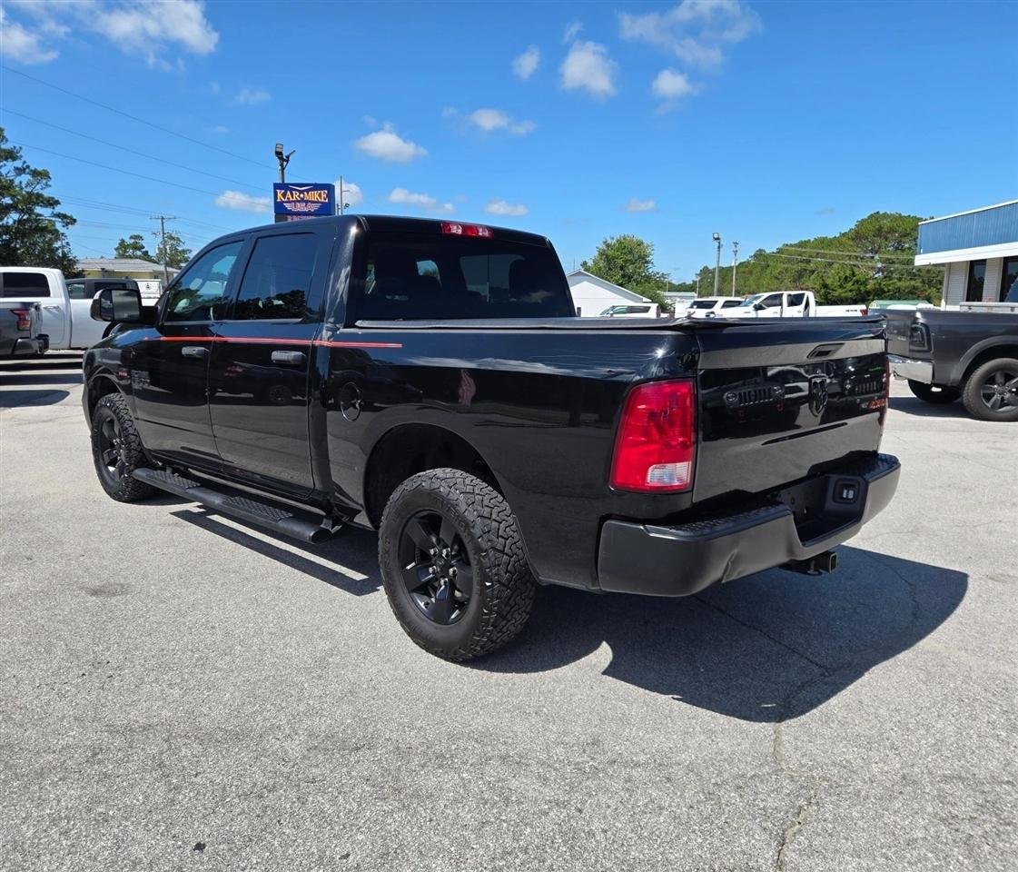 RAM 1500 Classic Tradesman Crew Cab SWB 4WD 2022