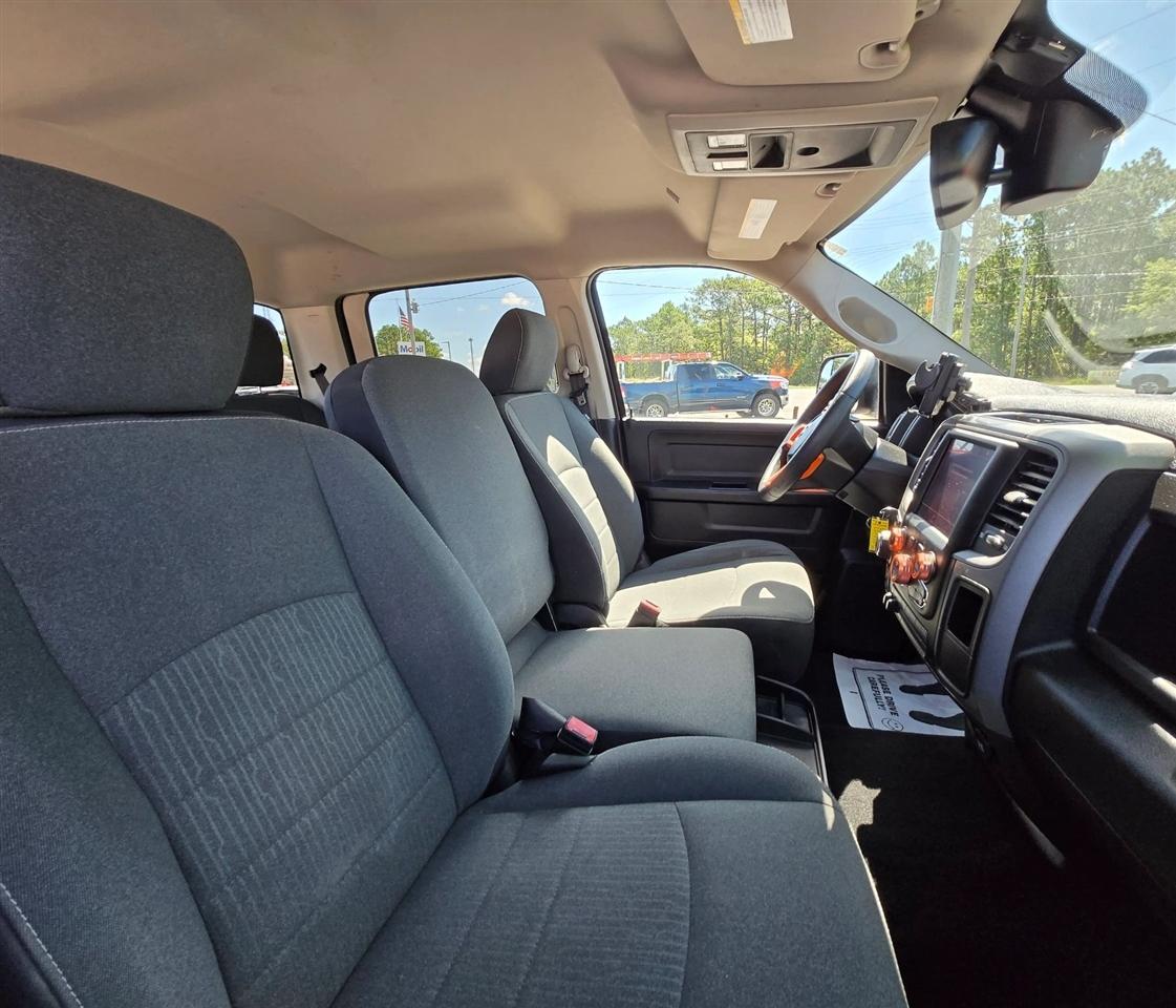 RAM 1500 Classic Tradesman Crew Cab SWB 4WD 2022