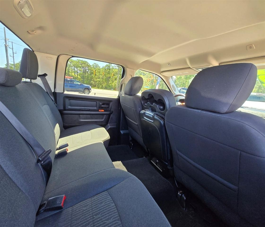 RAM 1500 Classic Tradesman Crew Cab SWB 4WD 2022