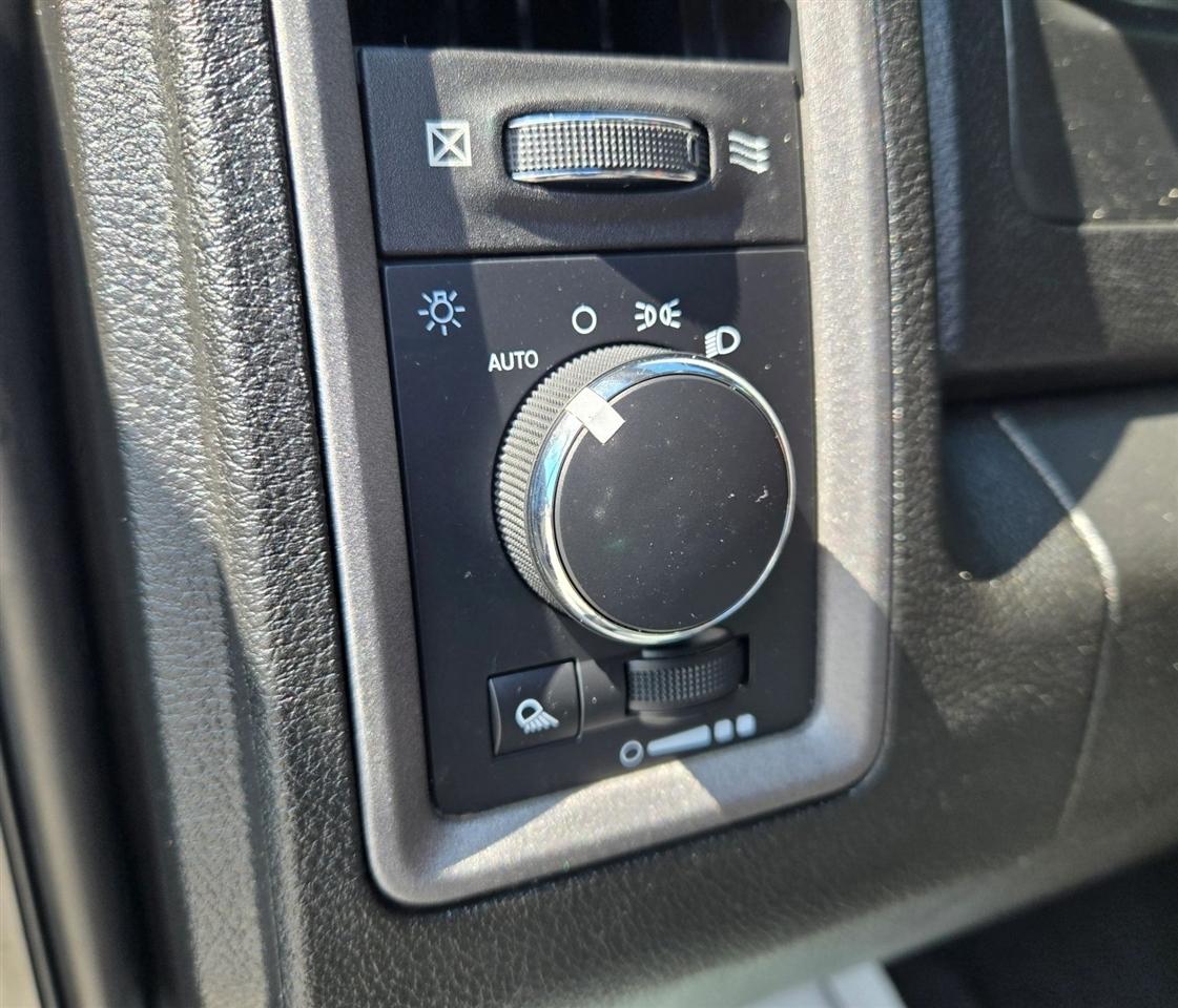 RAM 1500 Classic Tradesman Crew Cab SWB 4WD 2022