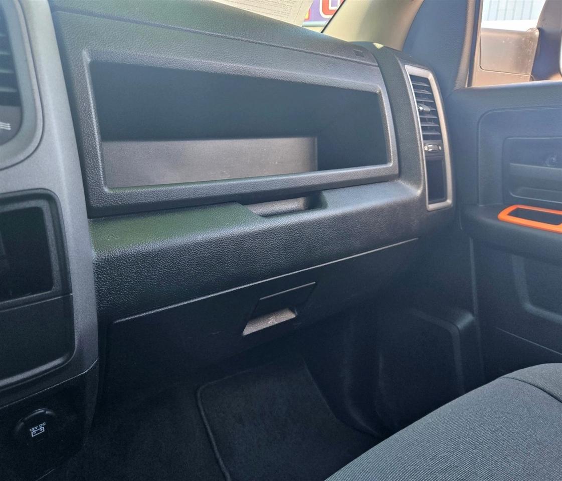RAM 1500 Classic Tradesman Crew Cab SWB 4WD 2022