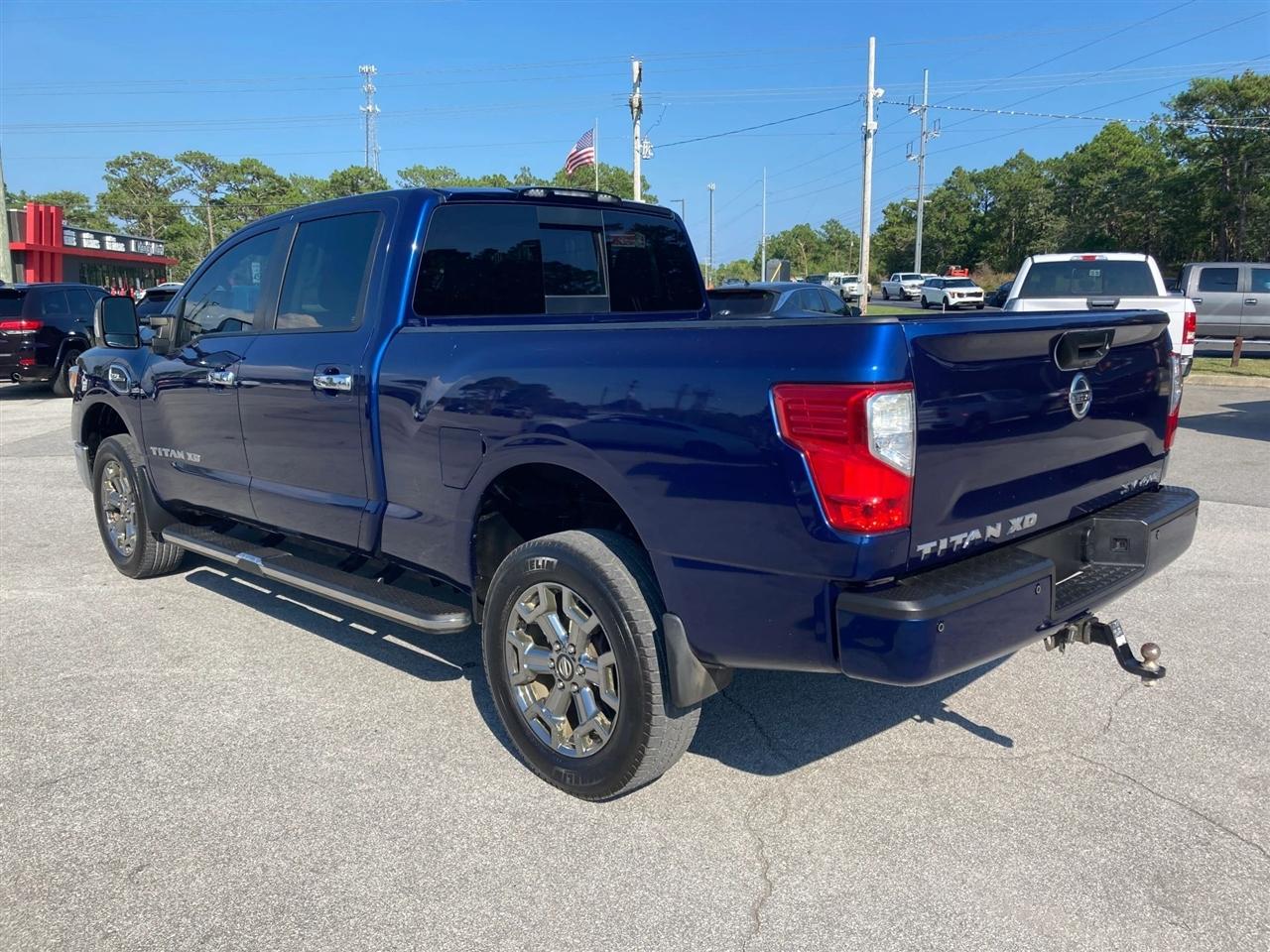 Nissan Titan XD SV Crew Cab 4WD 2018
