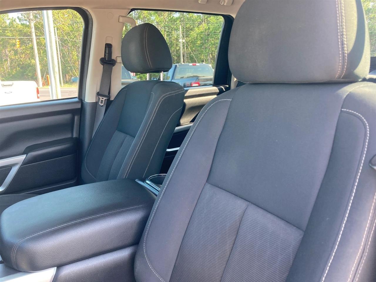 Nissan Titan XD SV Crew Cab 4WD 2018