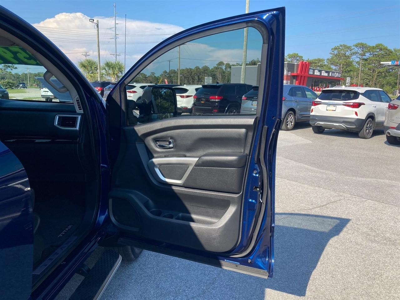 Nissan Titan XD SV Crew Cab 4WD 2018