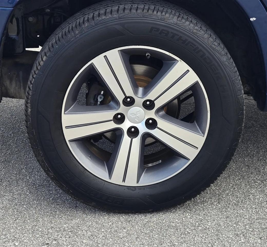 Mitsubishi Endeavor SE AWD 2010