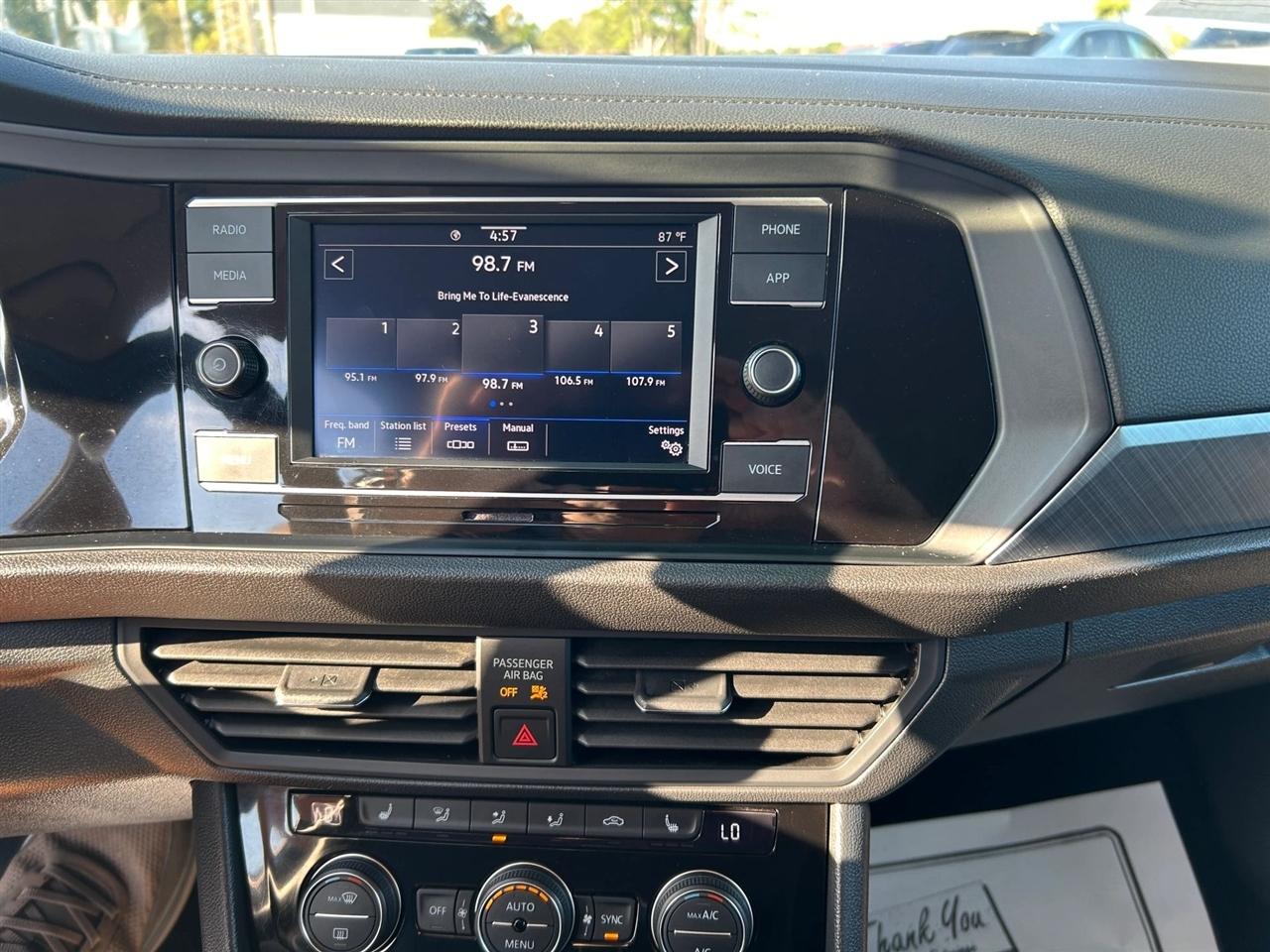 Volkswagen Jetta SE 2024