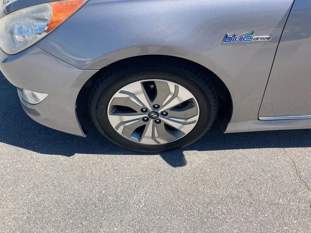 Hyundai Sonata Hybrid Sedan 2013