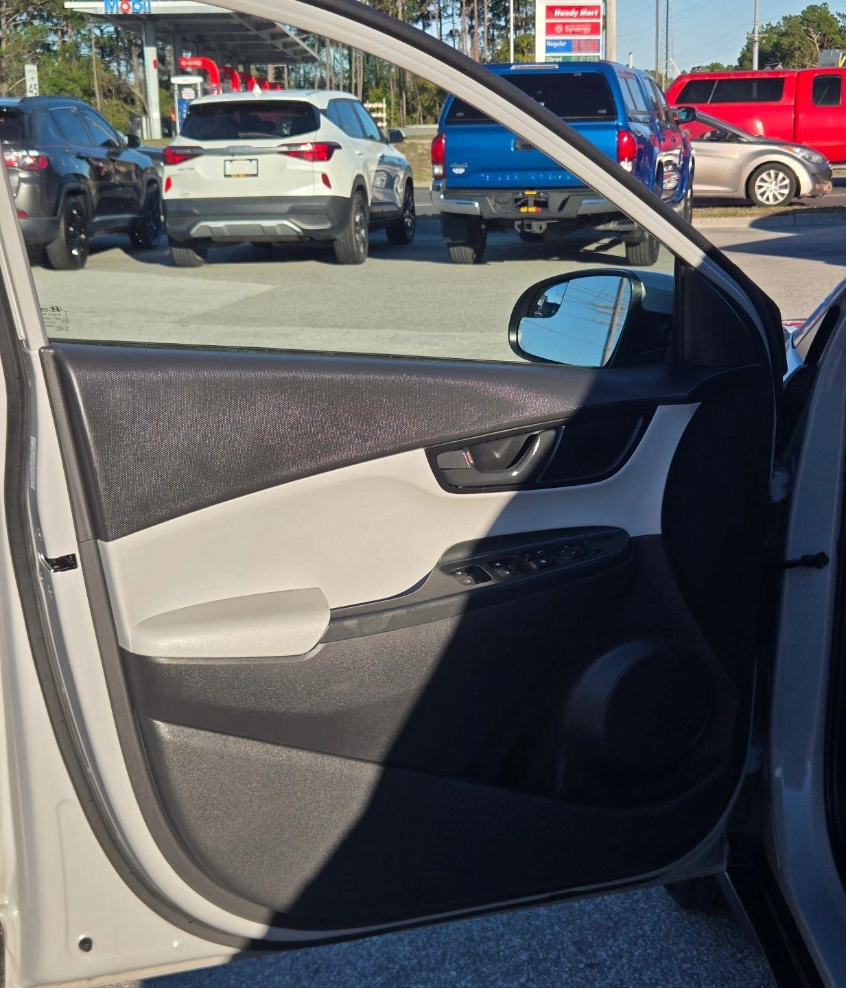 Hyundai Kona SE 2022