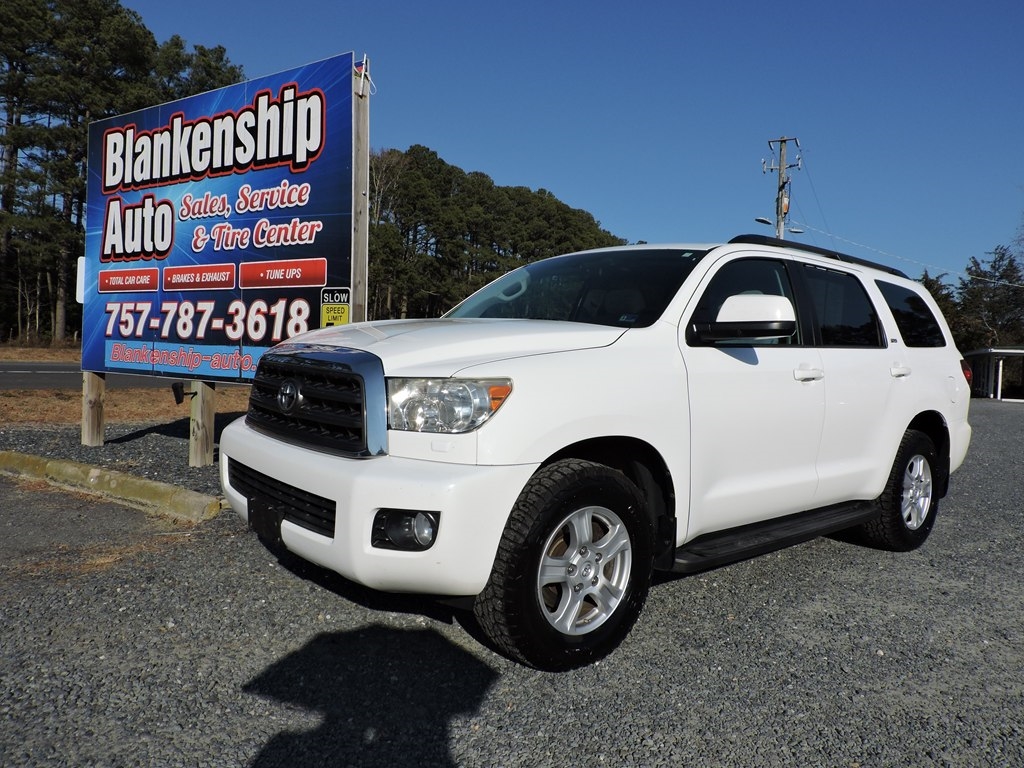 Toyota Sequoia SR5 5.7L 4WD 2016