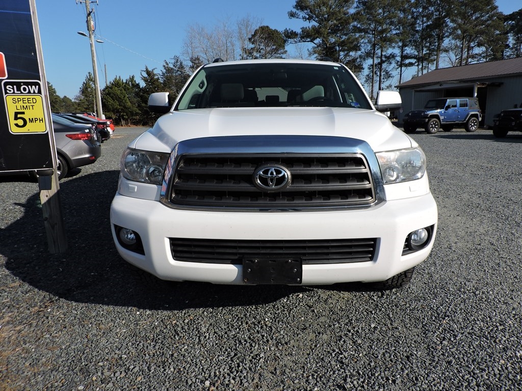 Toyota Sequoia SR5 5.7L 4WD 2016