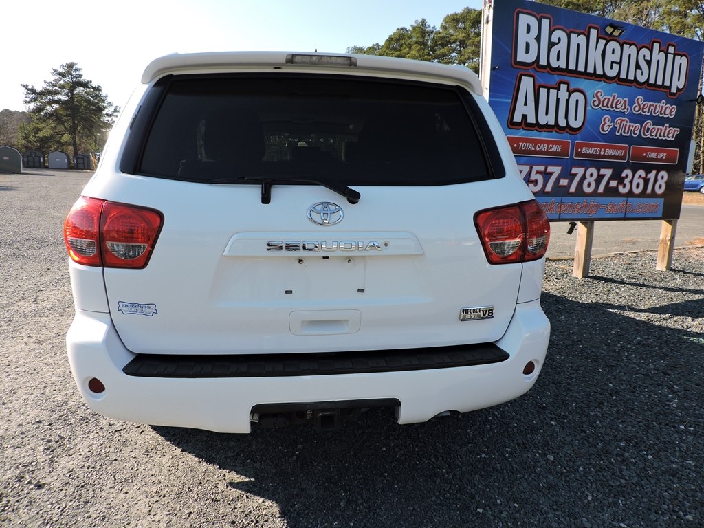 Toyota Sequoia SR5 5.7L 4WD 2016