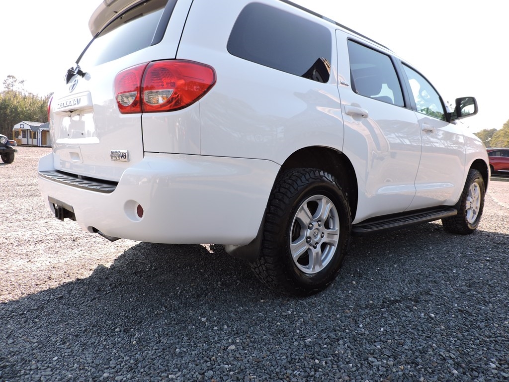Toyota Sequoia SR5 5.7L 4WD 2016