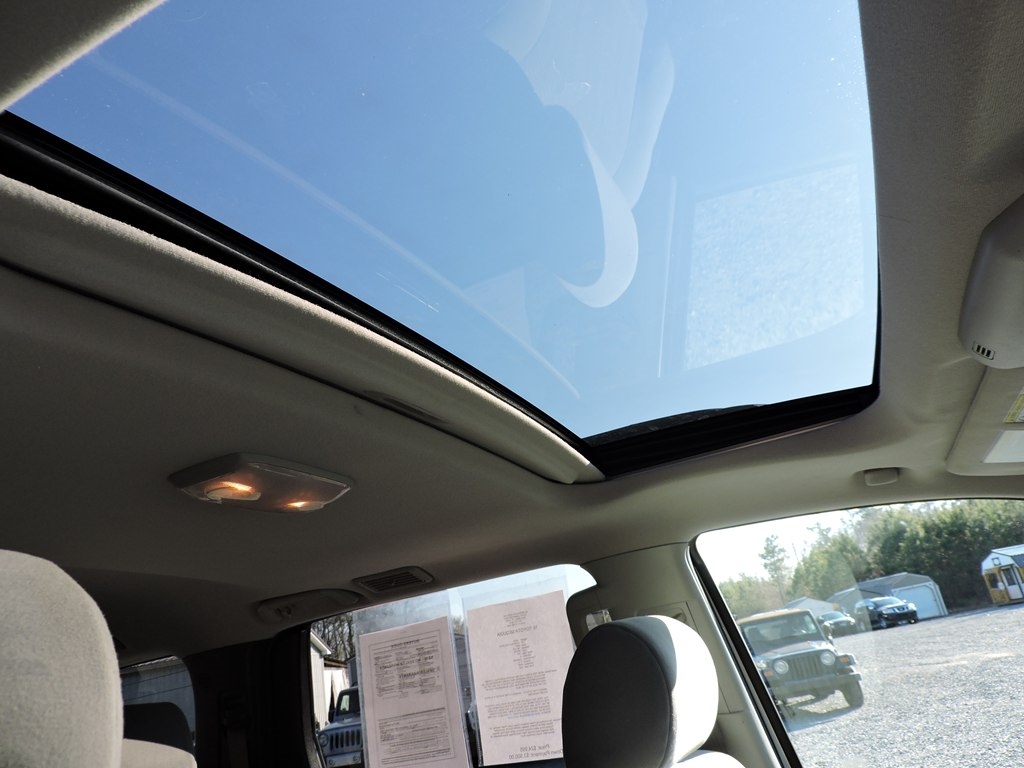 Toyota Sequoia SR5 5.7L 4WD 2016